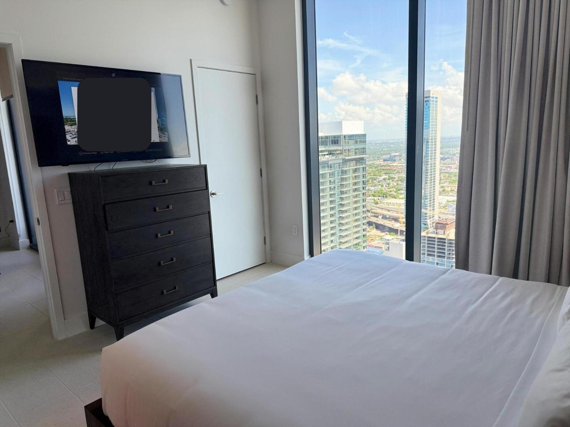 Stunning 1br With Breathtaking Views On The 50th Floor Apartment